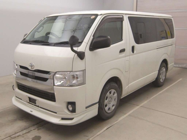 TOYOTA HIACE — фото