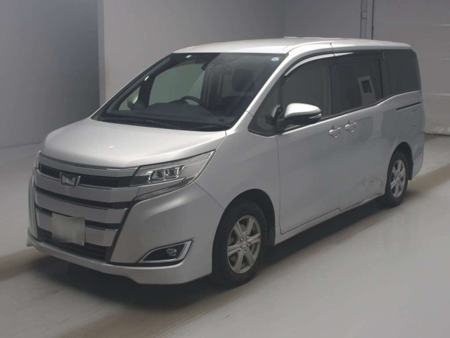 TOYOTA NOAH — фото