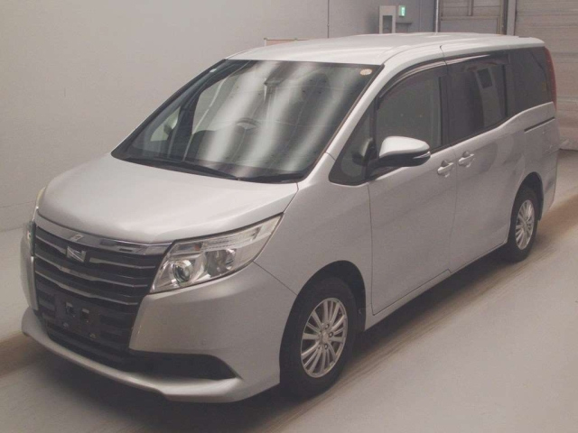 TOYOTA NOAH — фото
