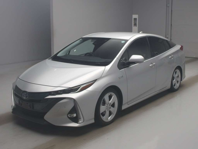 TOYOTA PRIUS — фото