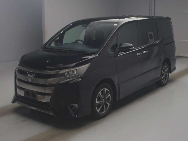TOYOTA NOAH — фото