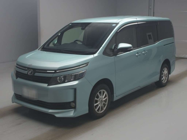 TOYOTA VOXY — фото