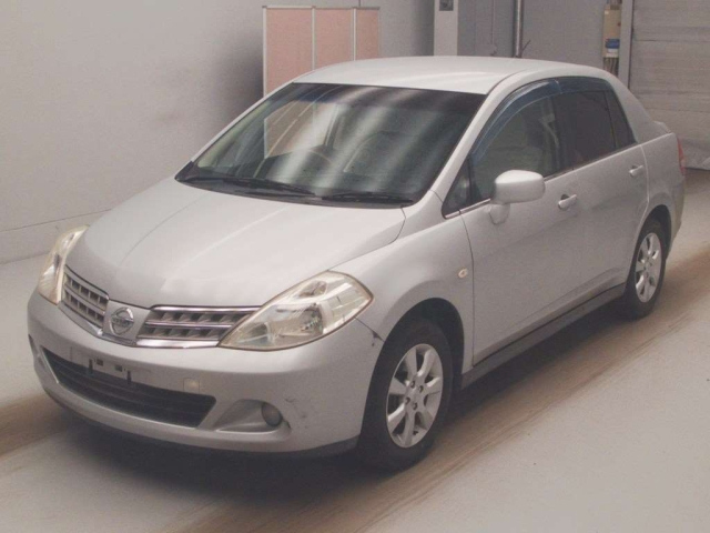 NISSAN TIIDA — фото