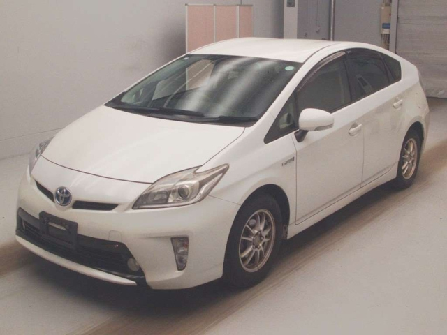 TOYOTA PRIUS — фото