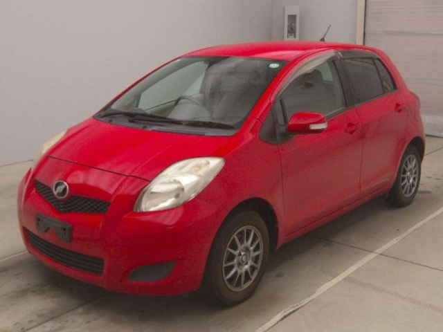 TOYOTA VITZ — фото