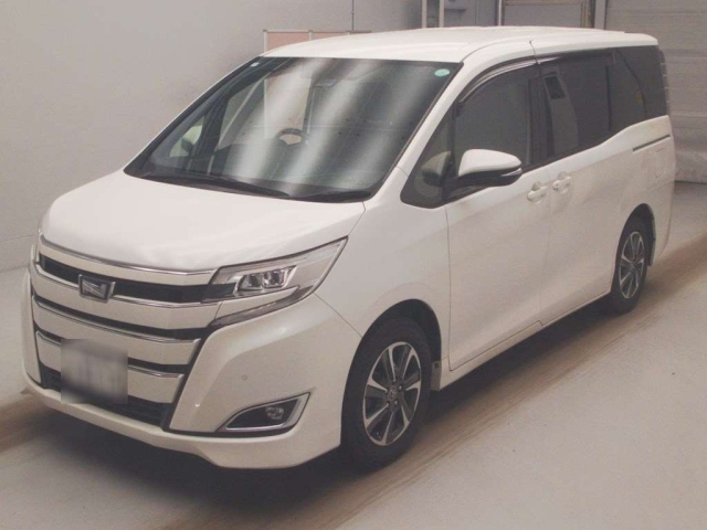 TOYOTA NOAH — фото