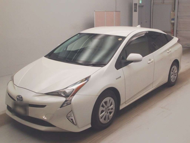 TOYOTA PRIUS — фото