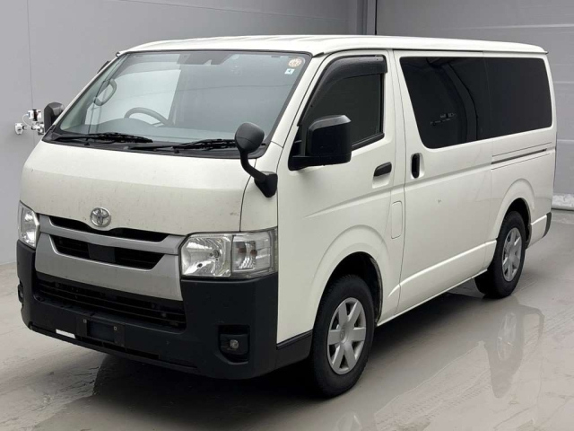 TOYOTA HIACE — фото