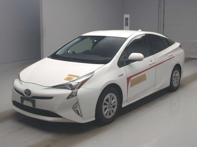 TOYOTA PRIUS — фото