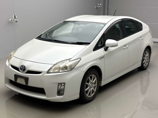 TOYOTA PRIUS — фото