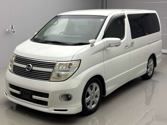NISSAN ELGRAND — фото