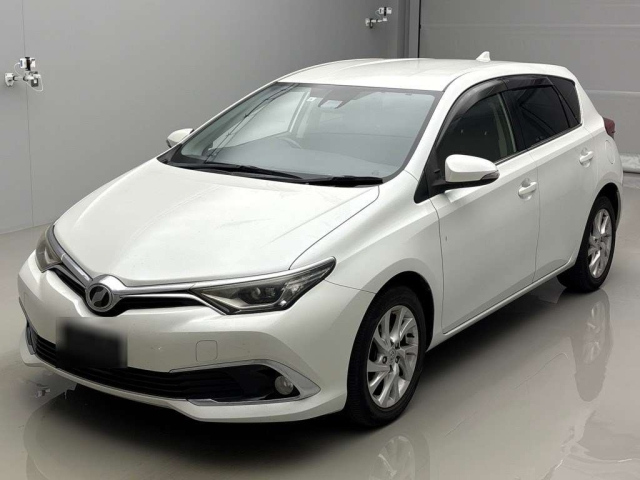 TOYOTA AURIS — фото