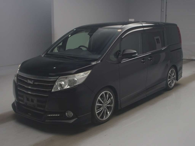 TOYOTA NOAH — фото
