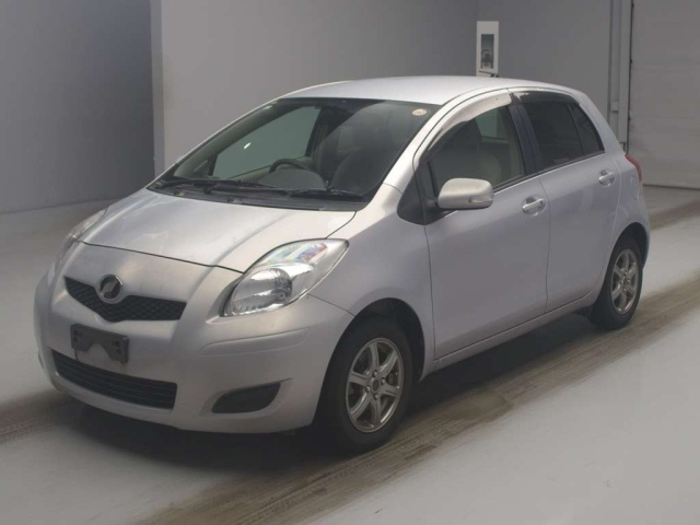 TOYOTA VITZ — фото