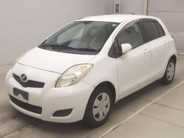TOYOTA VITZ — фото