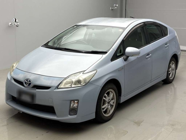 TOYOTA PRIUS — фото