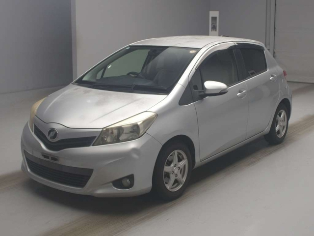 TOYOTA VITZ — фото