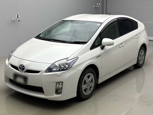 TOYOTA PRIUS — фото