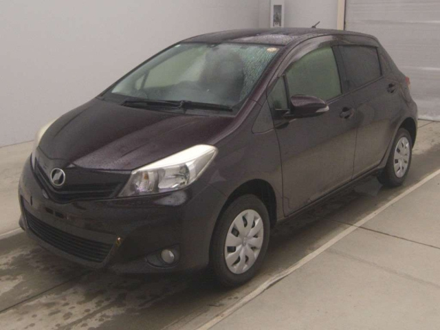 TOYOTA VITZ — фото