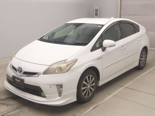TOYOTA PRIUS — фото