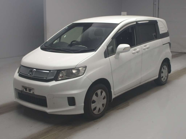 HONDA FREED — фото