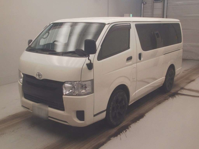 TOYOTA HIACE — фото