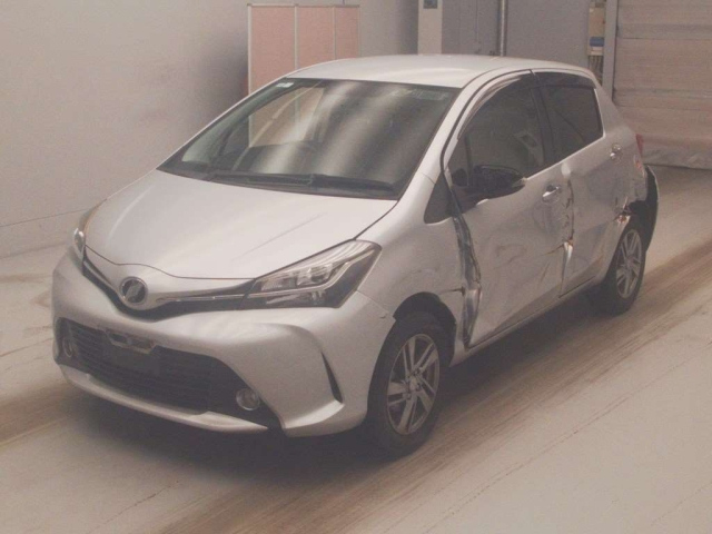TOYOTA VITZ — фото