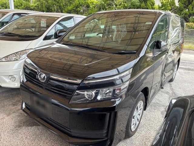 TOYOTA VOXY — фото