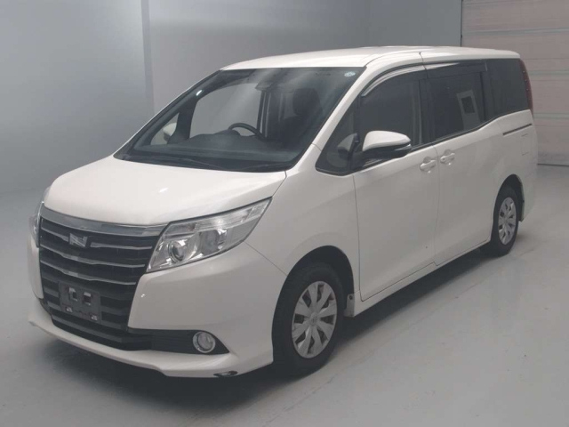 TOYOTA NOAH — фото