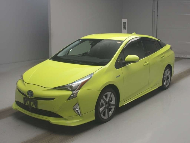 TOYOTA PRIUS — фото