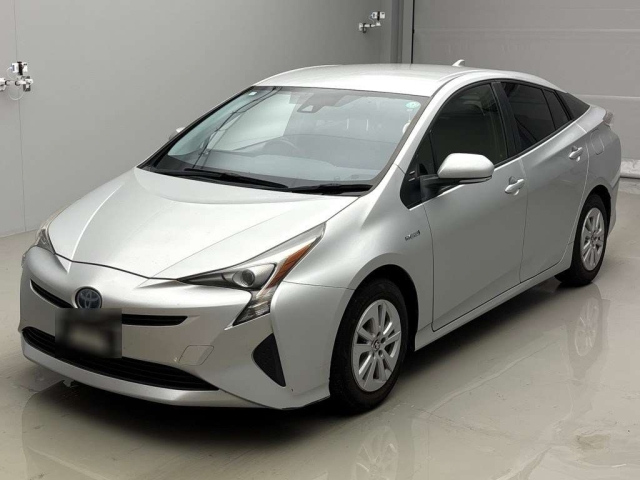 TOYOTA PRIUS — фото