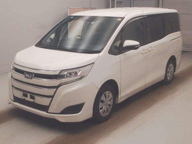 TOYOTA NOAH — фото