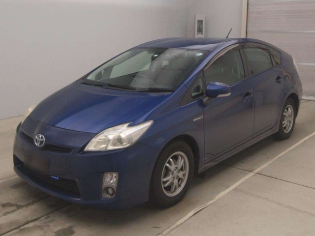 TOYOTA PRIUS — фото