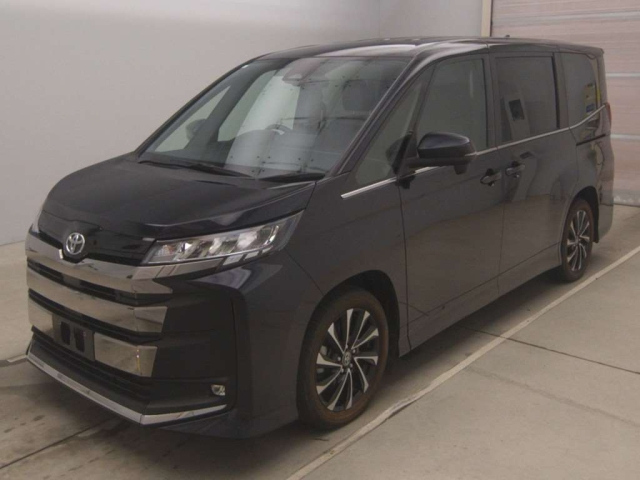 TOYOTA NOAH — фото