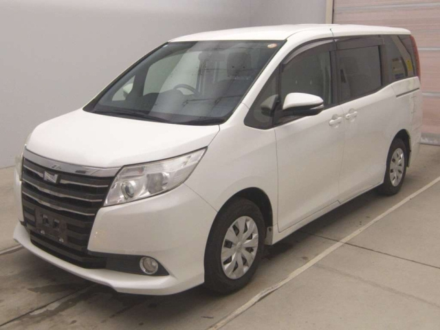 TOYOTA NOAH — фото