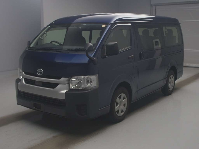 TOYOTA HIACE — фото