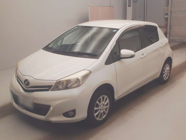 TOYOTA VITZ — фото