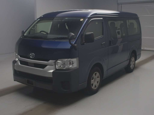 TOYOTA HIACE — фото