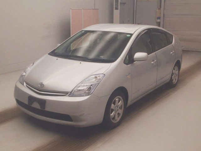 TOYOTA PRIUS — фото