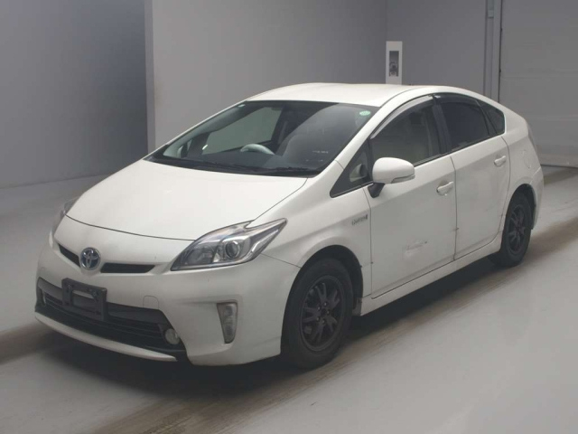 TOYOTA PRIUS — фото