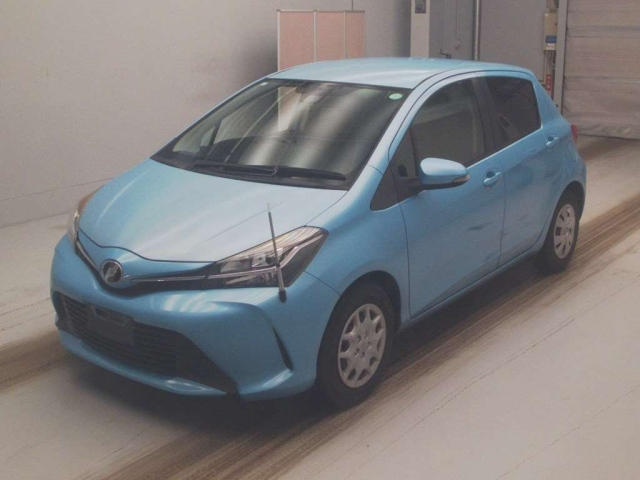 TOYOTA VITZ — фото