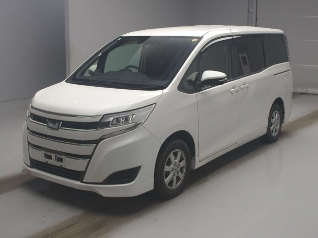 TOYOTA NOAH — фото