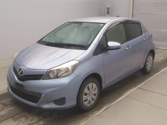 TOYOTA VITZ — фото