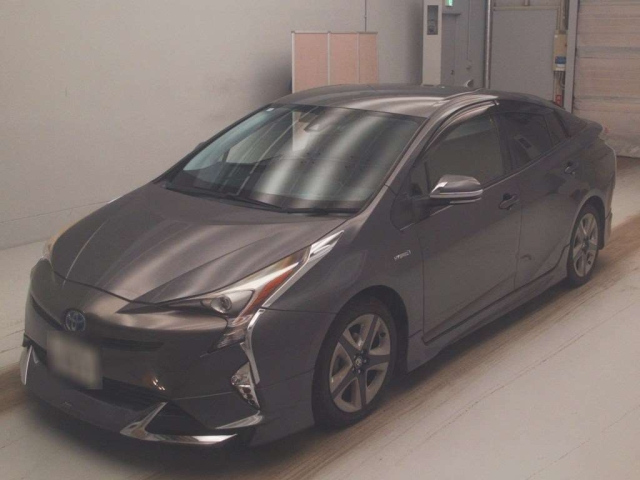 TOYOTA PRIUS — фото
