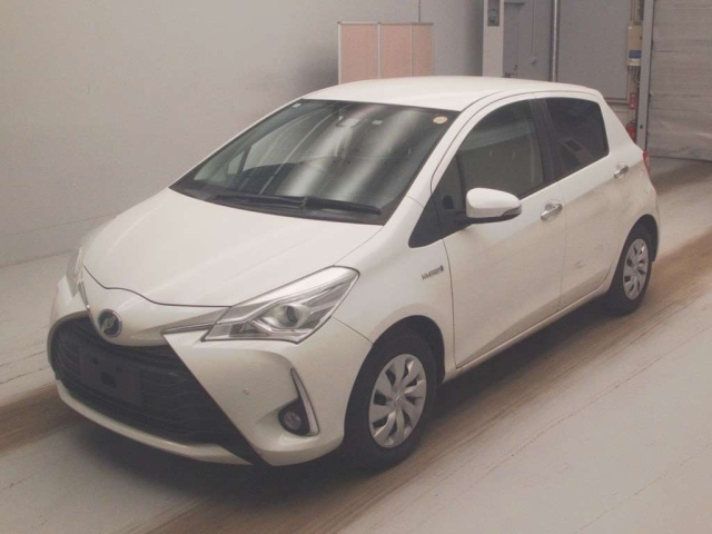 TOYOTA VITZ — фото