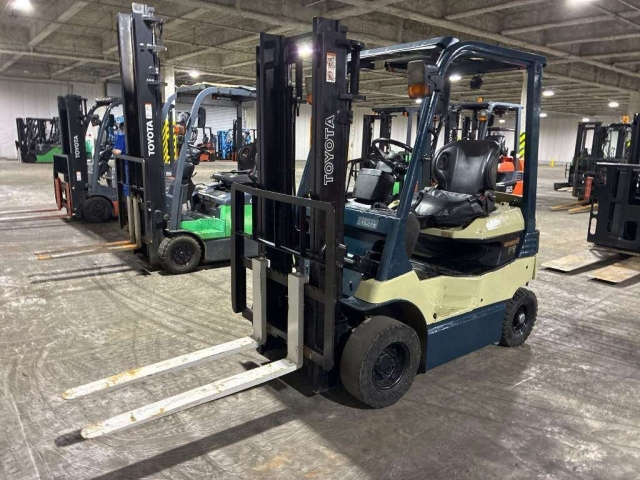 TOYOTA FORKLIFT — фото