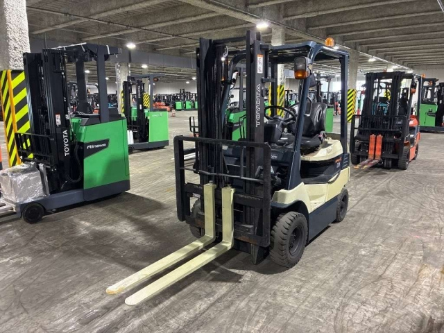 TOYOTA FORKLIFT — фото