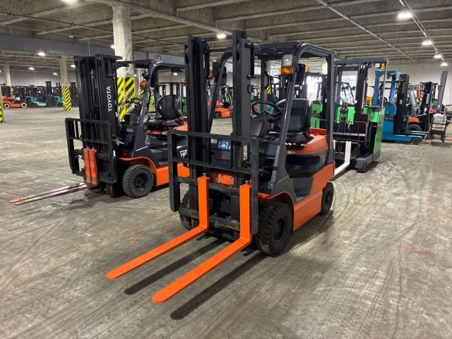 TOYOTA FORKLIFT — фото