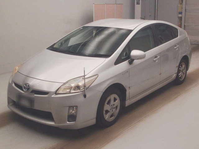 TOYOTA PRIUS — фото