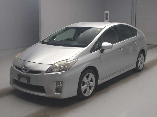 TOYOTA PRIUS — фото